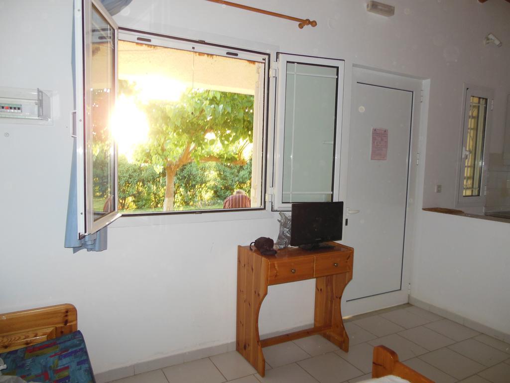 Helonata Apartments Arkoudi Buitenkant foto